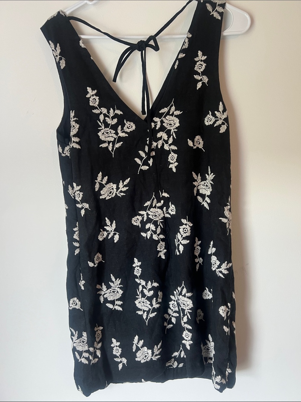 Abercrombie & Fitch Black Dress with Cream Floral Stitching - Picture 5 of 6
